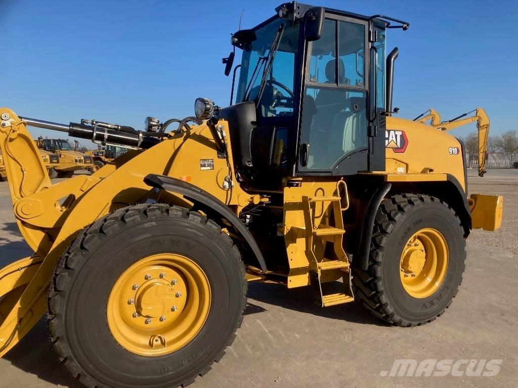 CAT 910 Rataslaadurid