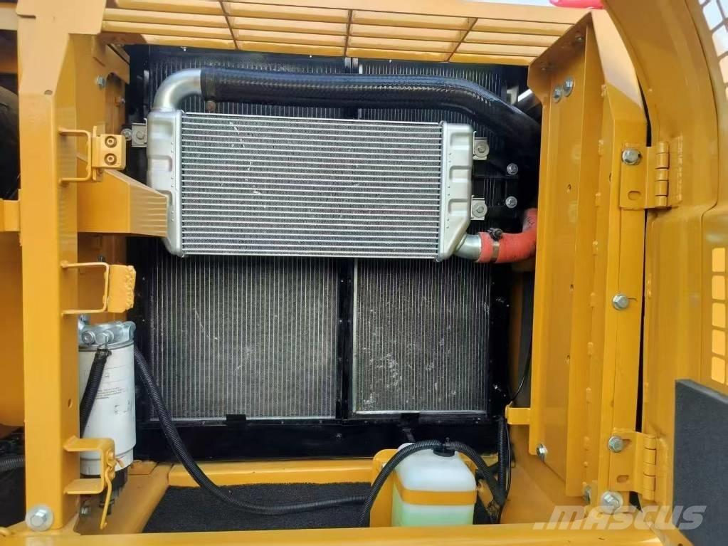 CAT 320D2L Roomikekskavaatorid