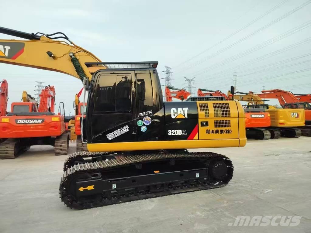 CAT 320D2L Roomikekskavaatorid