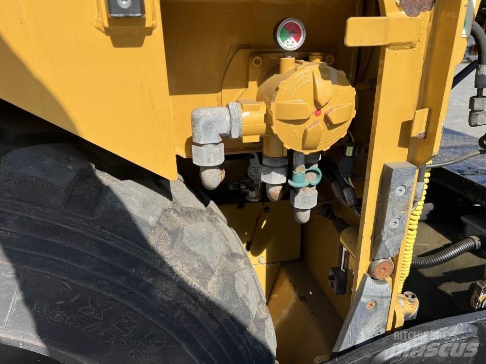 CAT AP 300 Asfaldilaoturid