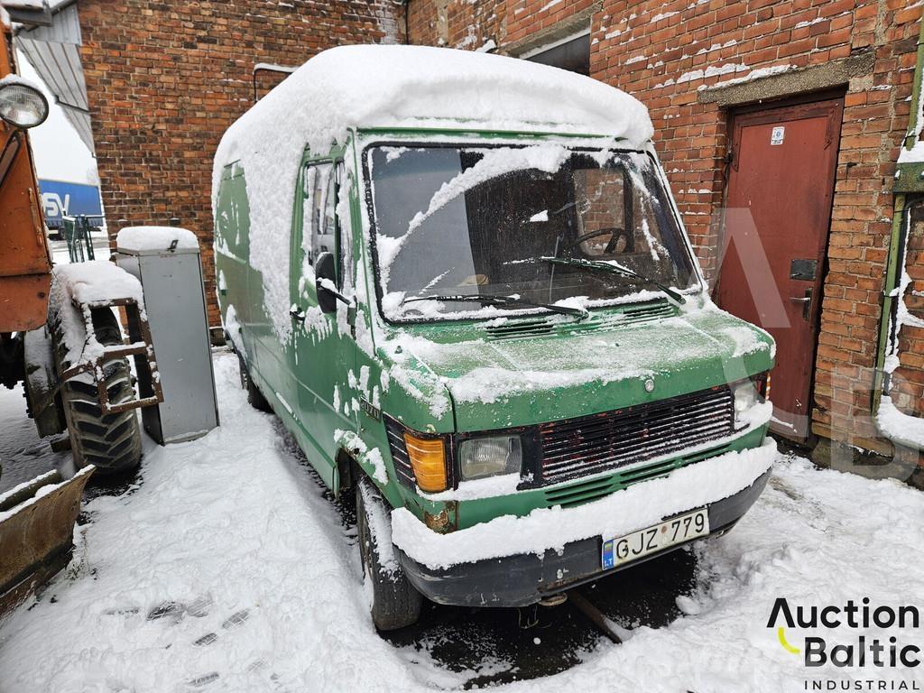 Mercedes-Benz 207D Kaubikud