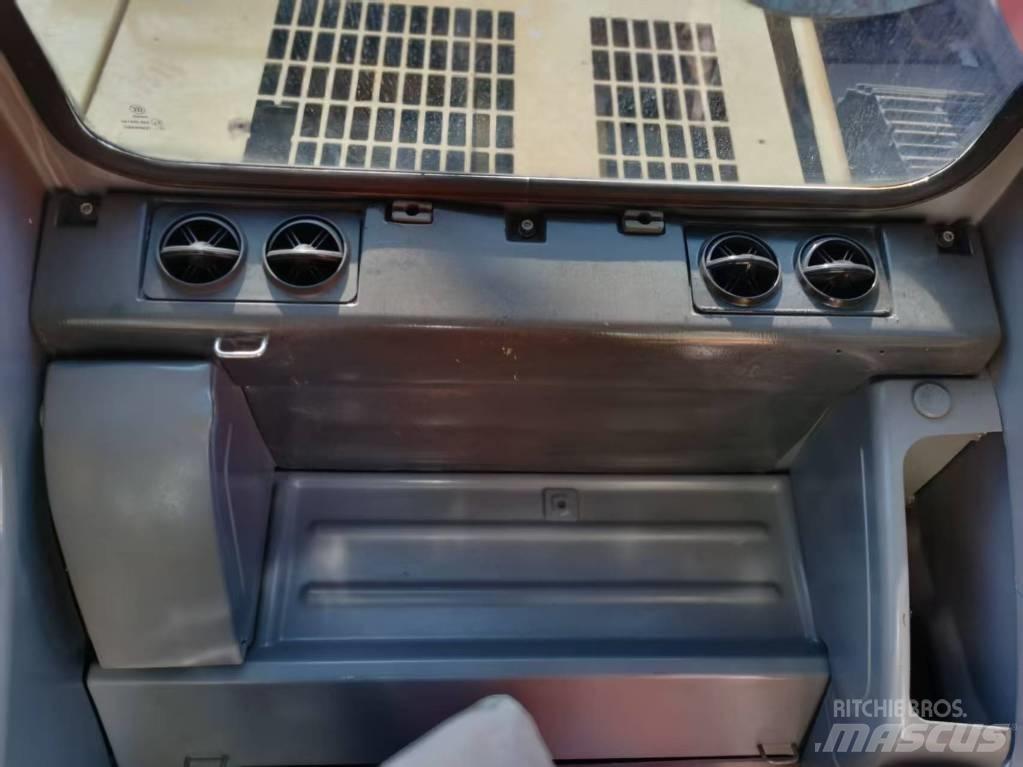 Komatsu PC 220-7 Roomikekskavaatorid