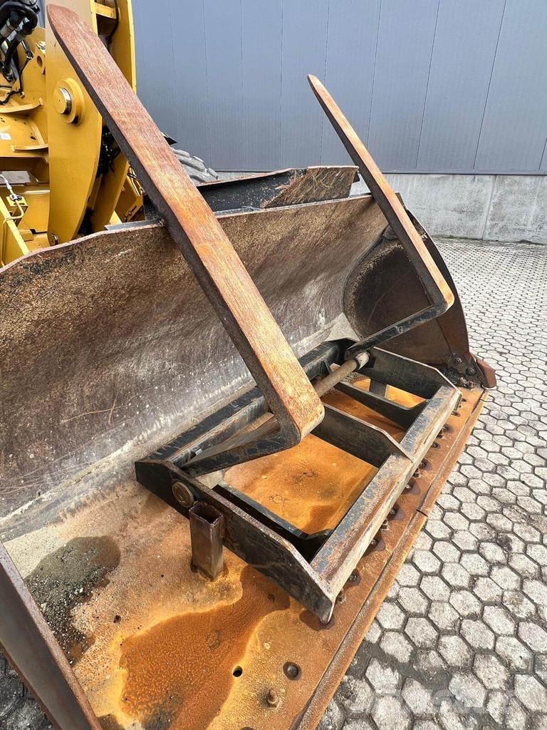 CAT 926M Rataslaadurid