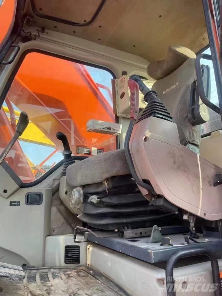 Doosan DH300 Roomikekskavaatorid