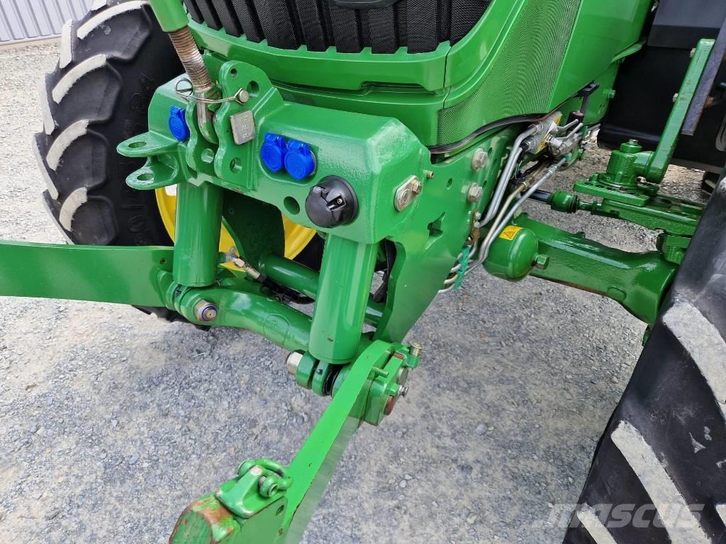 John Deere 6115 R Traktorid