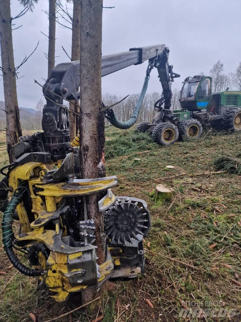 John Deere 1270 E Harvesterid