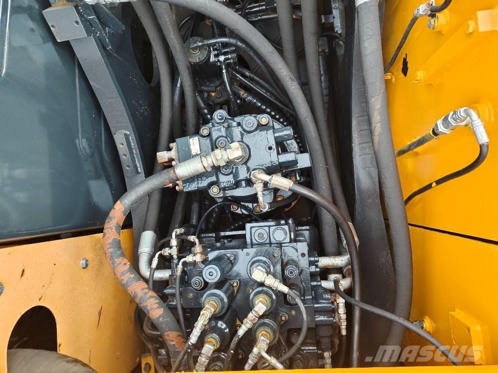 Hyundai R210W-9 Ratasekskavaatorid