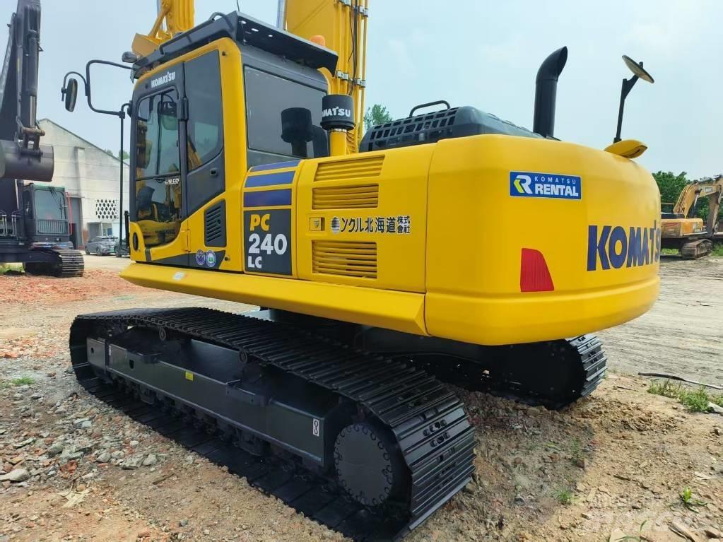 Komatsu PC 240-8 Roomikekskavaatorid