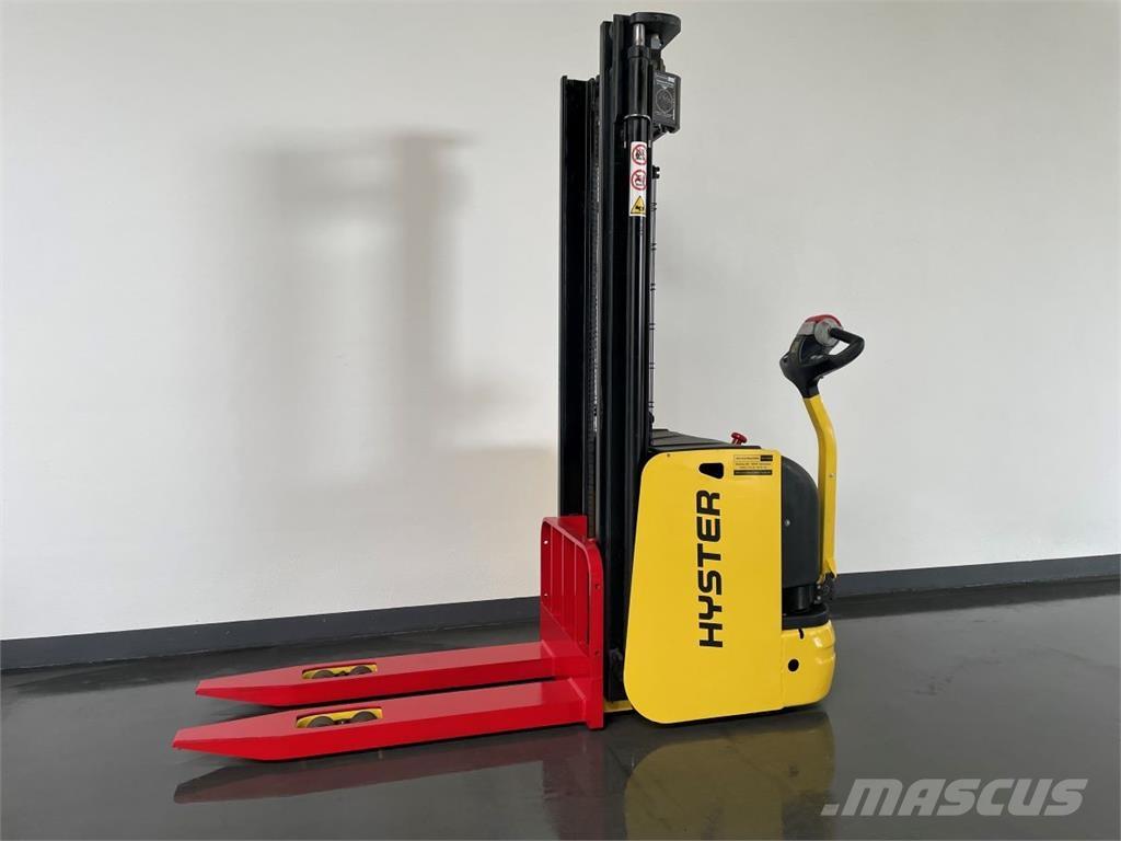 Hyster S1.6AC Platvormiga virnastajad