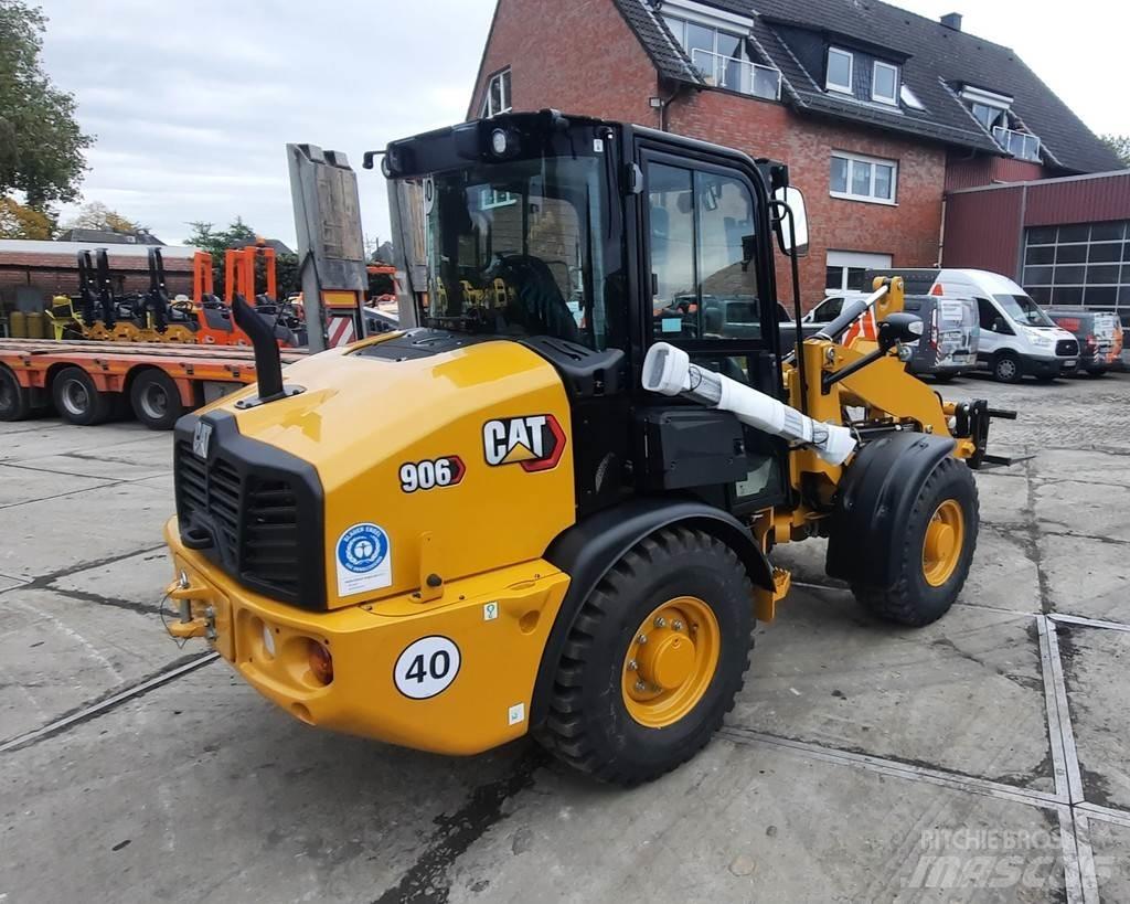 CAT 906 Rataslaadurid