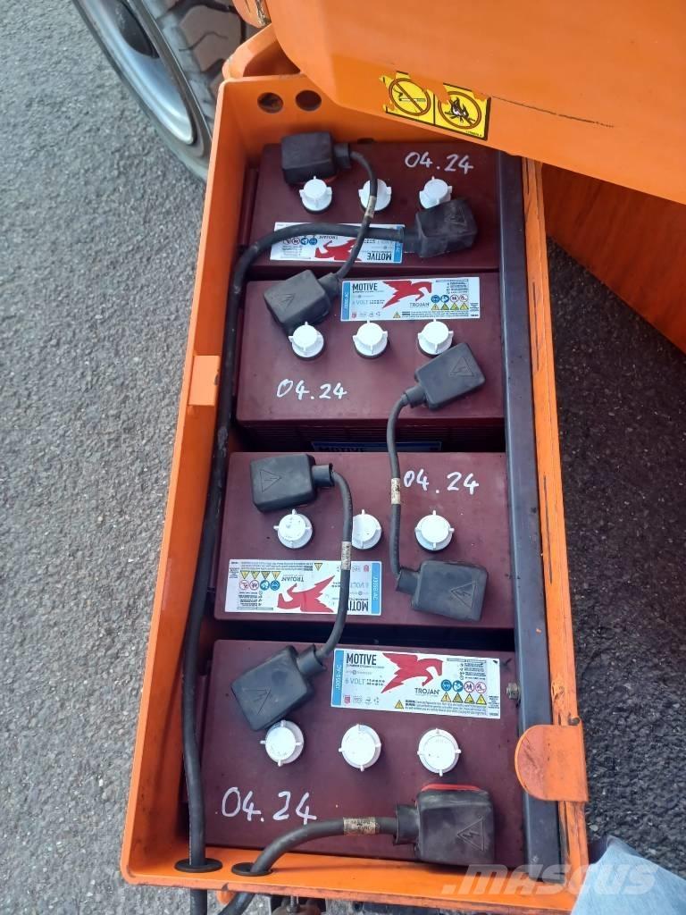 JLG E 300 AJP Iseliikuvad poomtõstukid