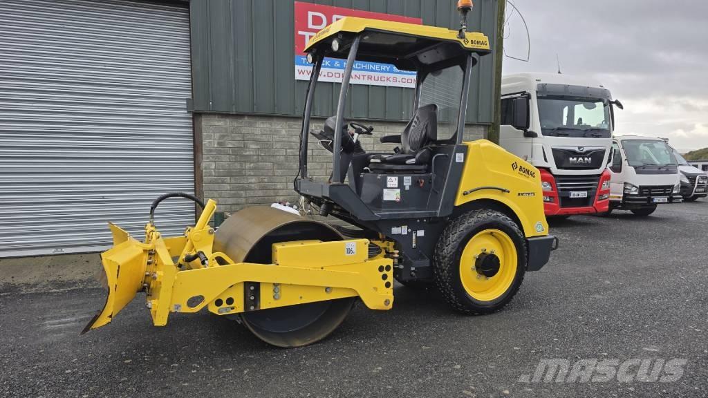 Bomag BW 124 DH Ühe trumliga rullid