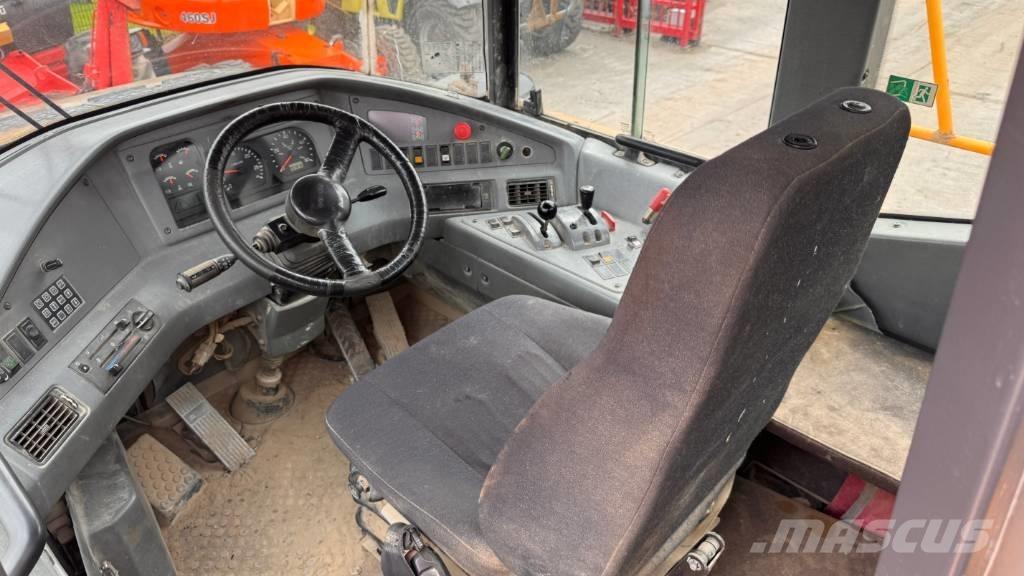 Volvo A 25 D Liigendraamiga pinnaseveokid