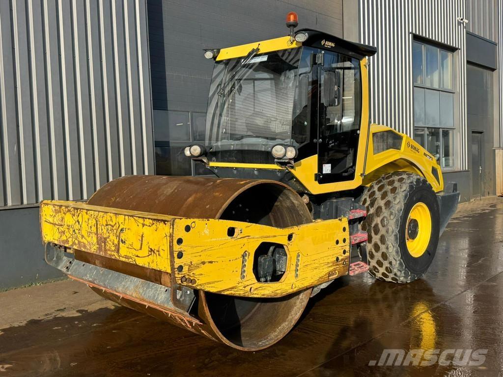 Bomag BW213D-5 Ühe trumliga rullid
