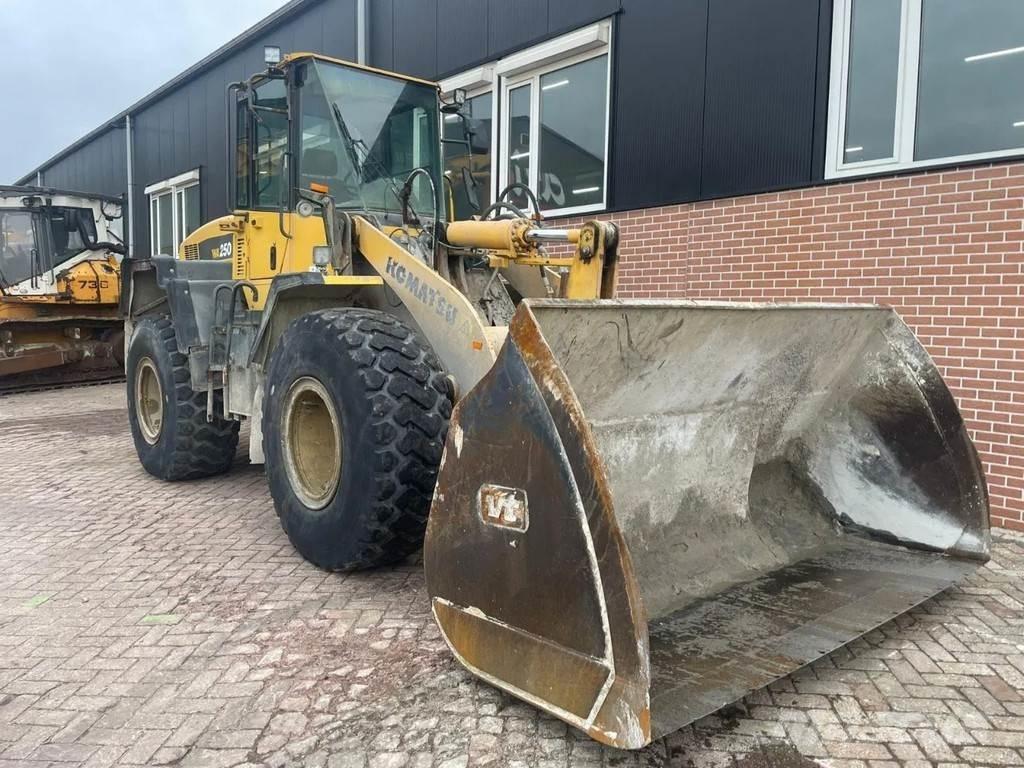 Komatsu WA250-5 Rataslaadurid
