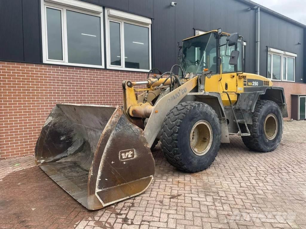 Komatsu WA250-5 Rataslaadurid