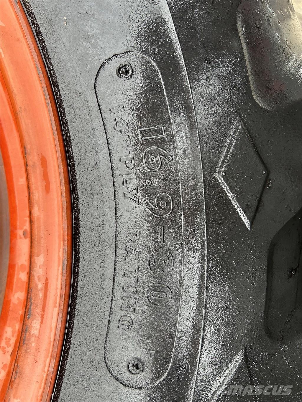 Goodyear 16,9-30 Rehvid, rattad ja veljed