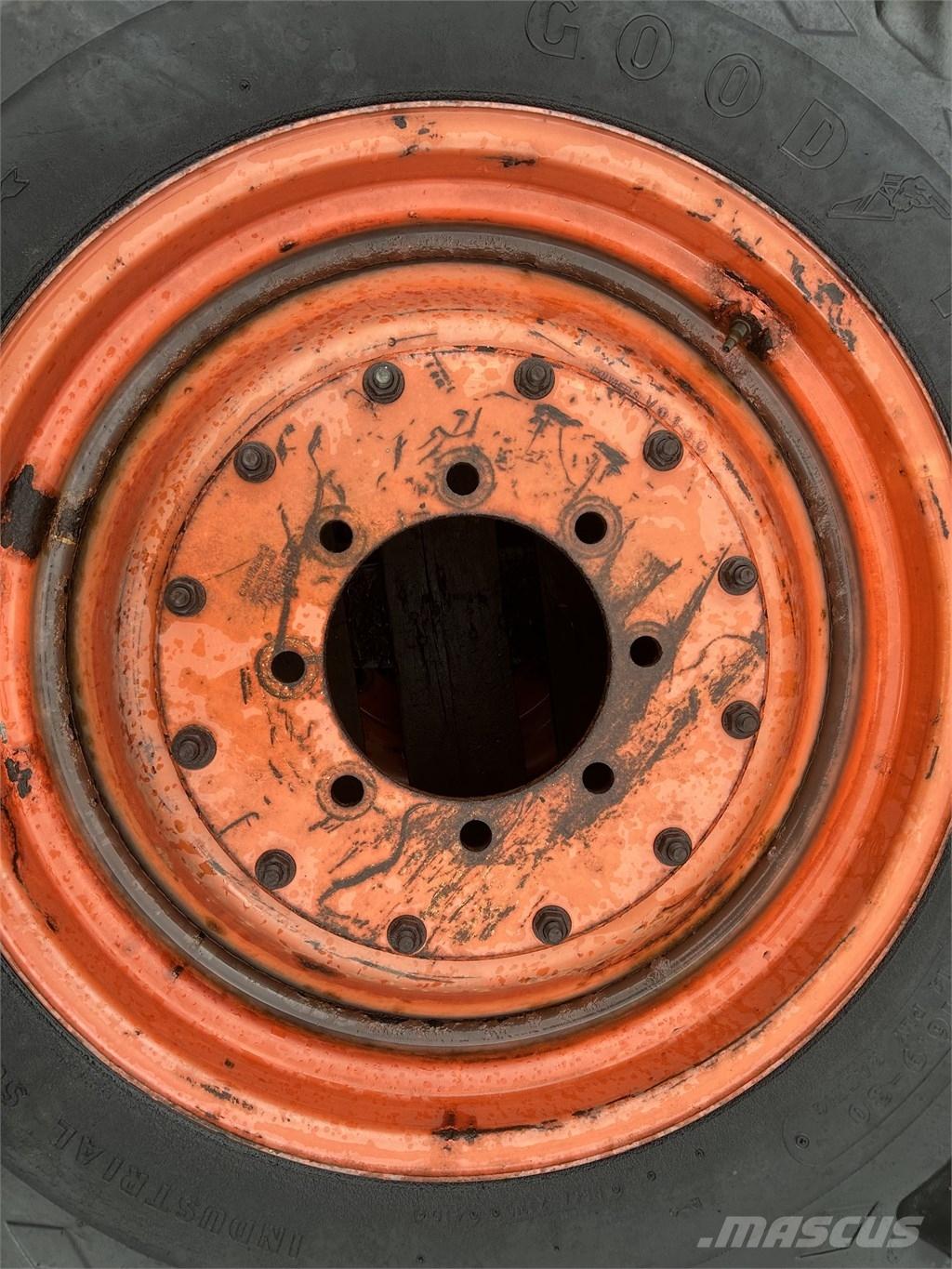 Goodyear 16,9-30 Rehvid, rattad ja veljed
