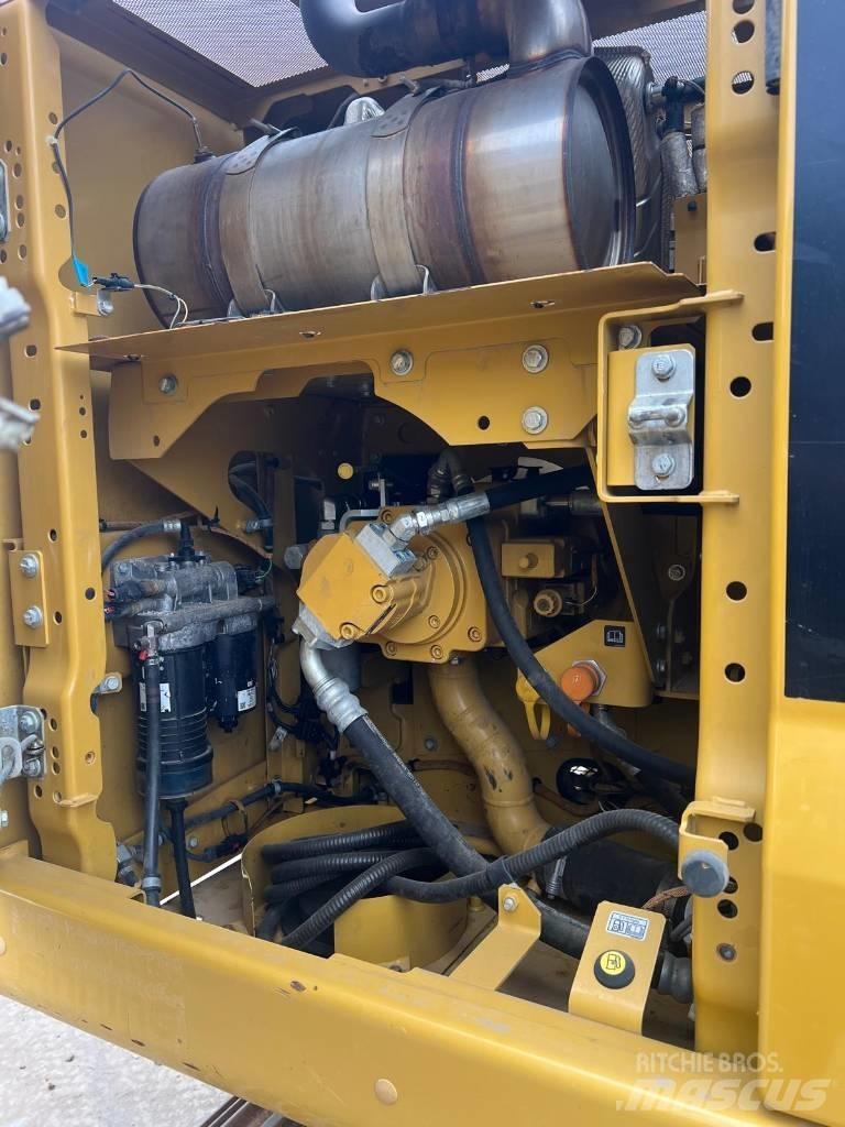 CAT 320 Roomikekskavaatorid