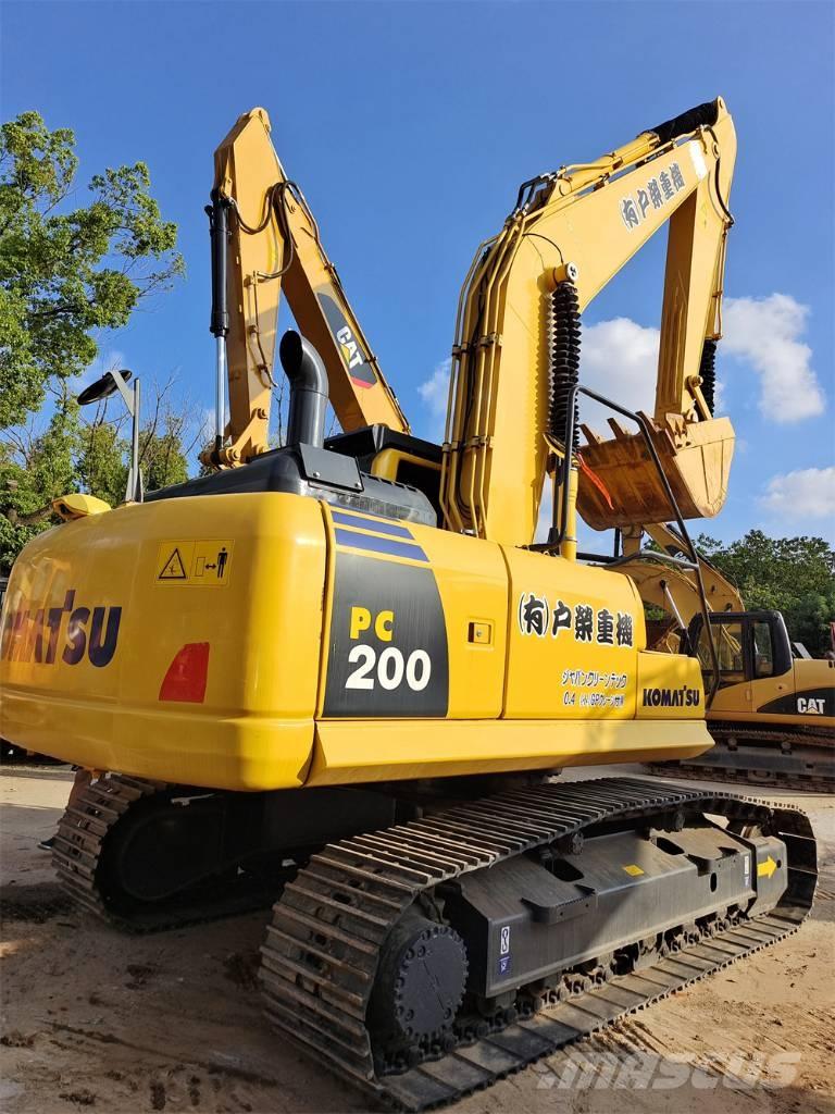 Komatsu PC 200 Roomikekskavaatorid