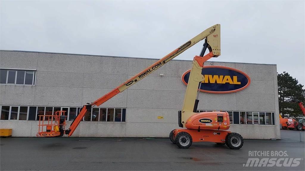 JLG 800AJG Iseliikuvad poomtõstukid