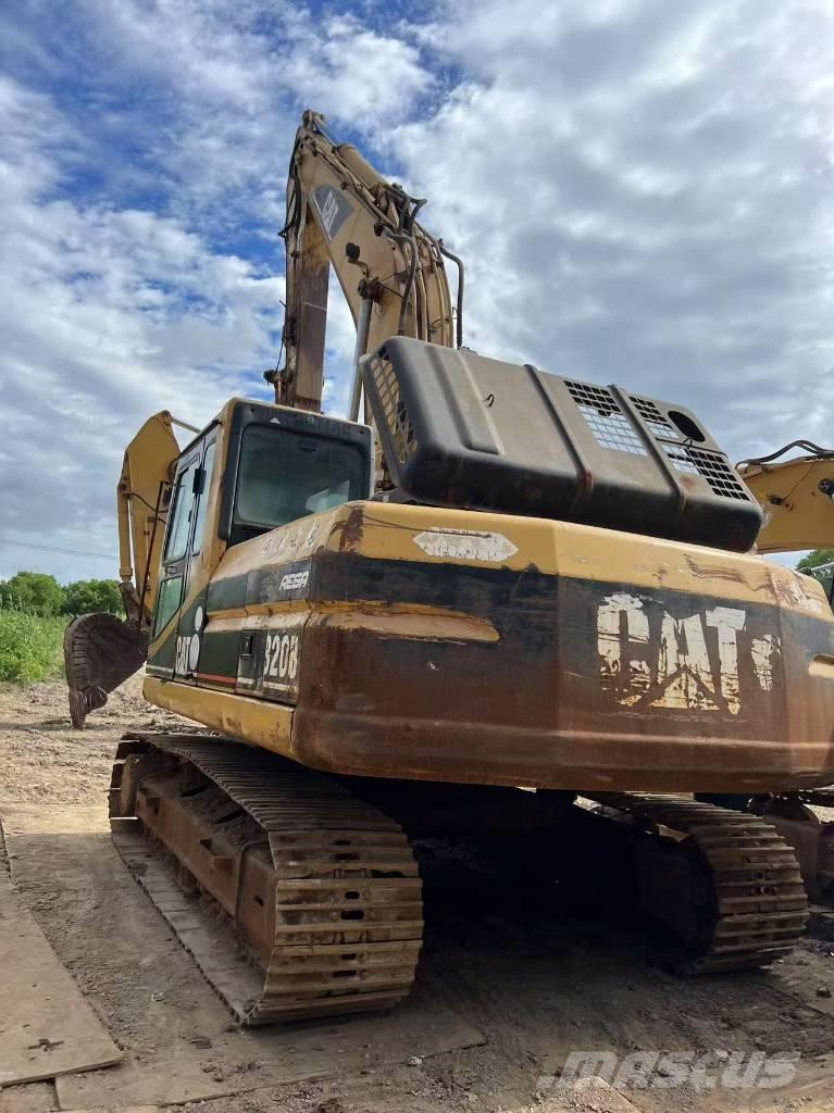 CAT 320BL Roomikekskavaatorid