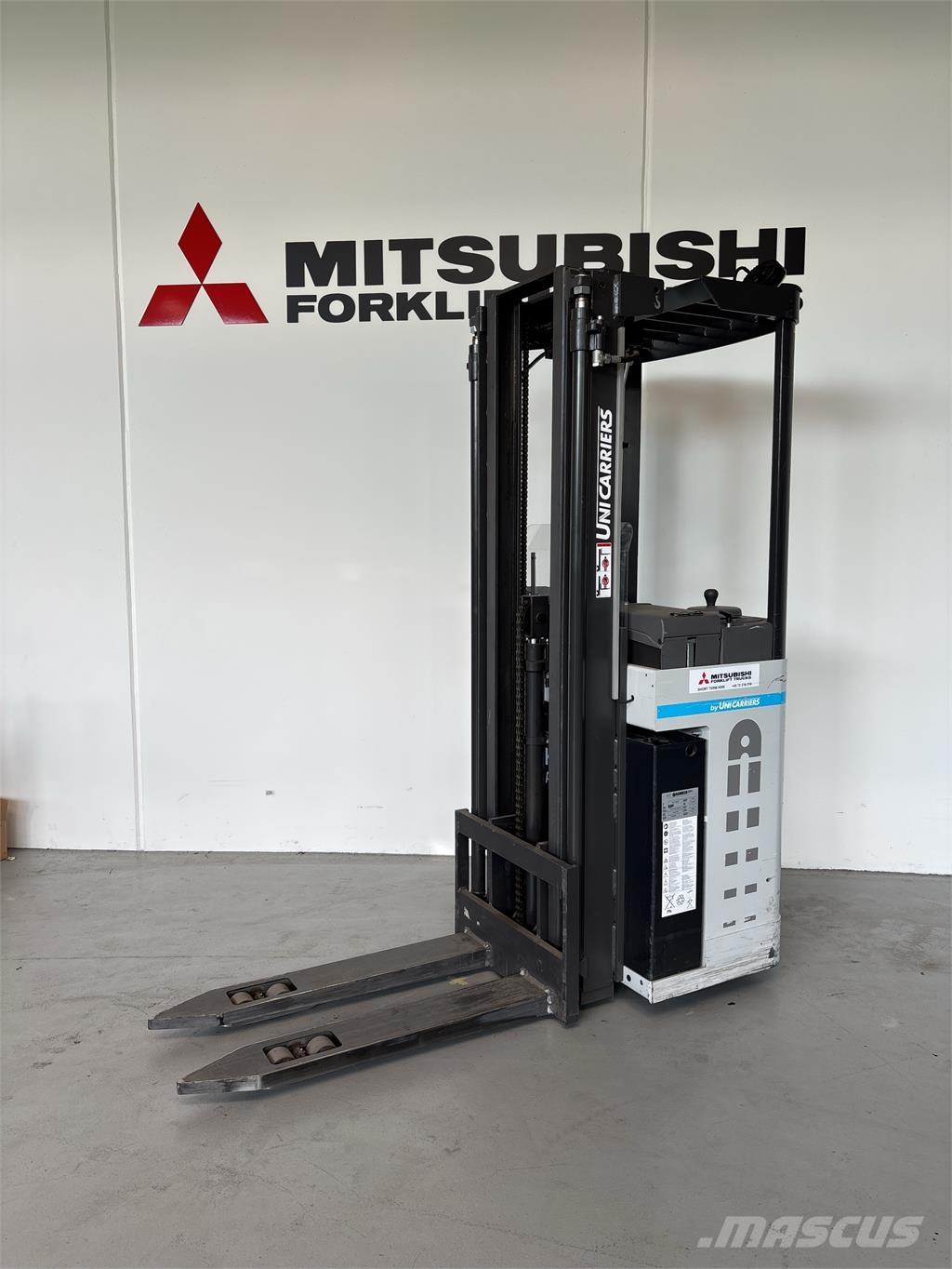 Atlet AJN160 Platvormiga virnastajad