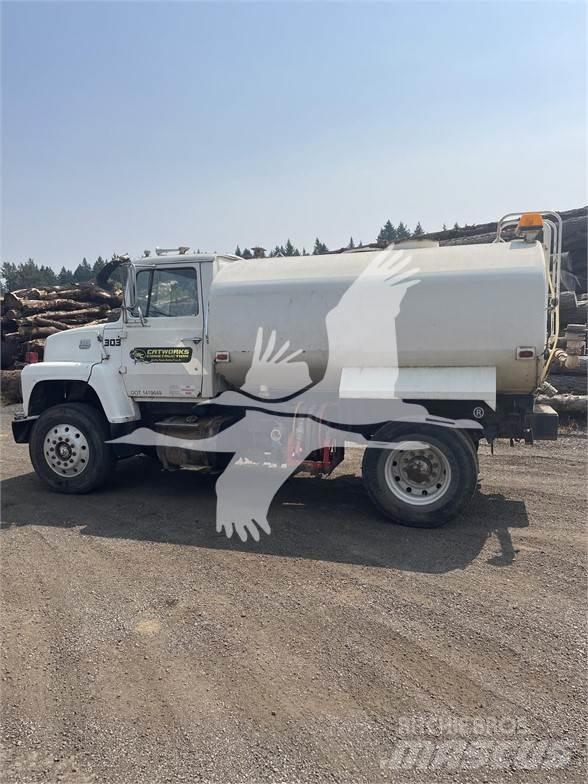 Ford 8000 Veepaagiga autod
