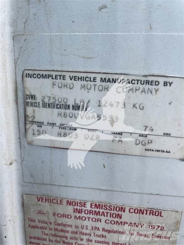 Ford 8000 Veepaagiga autod