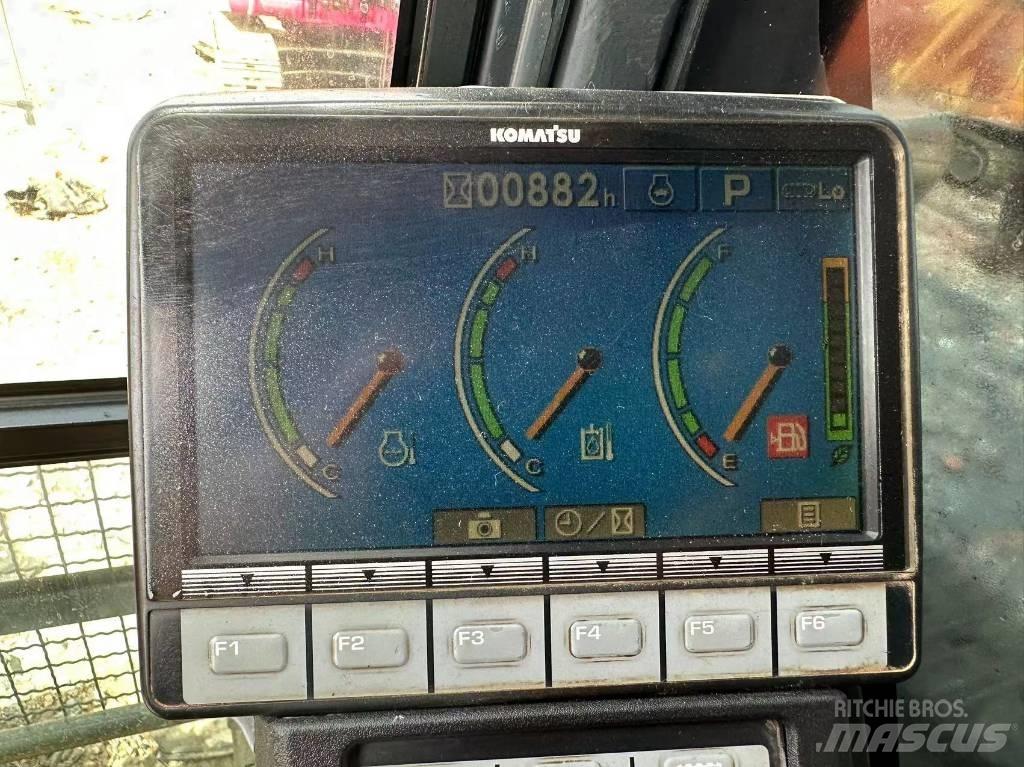 Komatsu PC 240-8 Roomikekskavaatorid