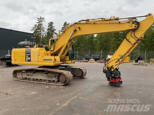 Komatsu PC210 Roomikekskavaatorid