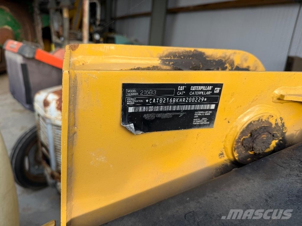 CAT 216 B 3 Kompaktlaadurid