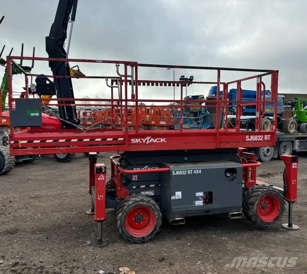 SkyJack SJ 6832 RT Käärtõstukid