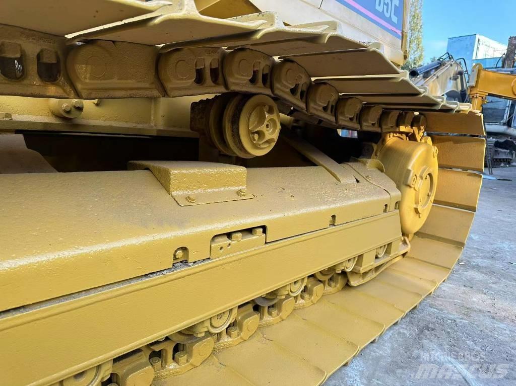 CAT D 5 C Buldooserid