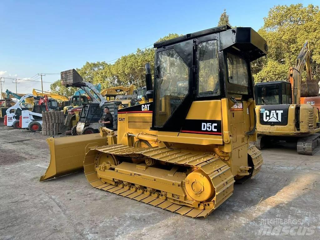 CAT D 5 C Buldooserid