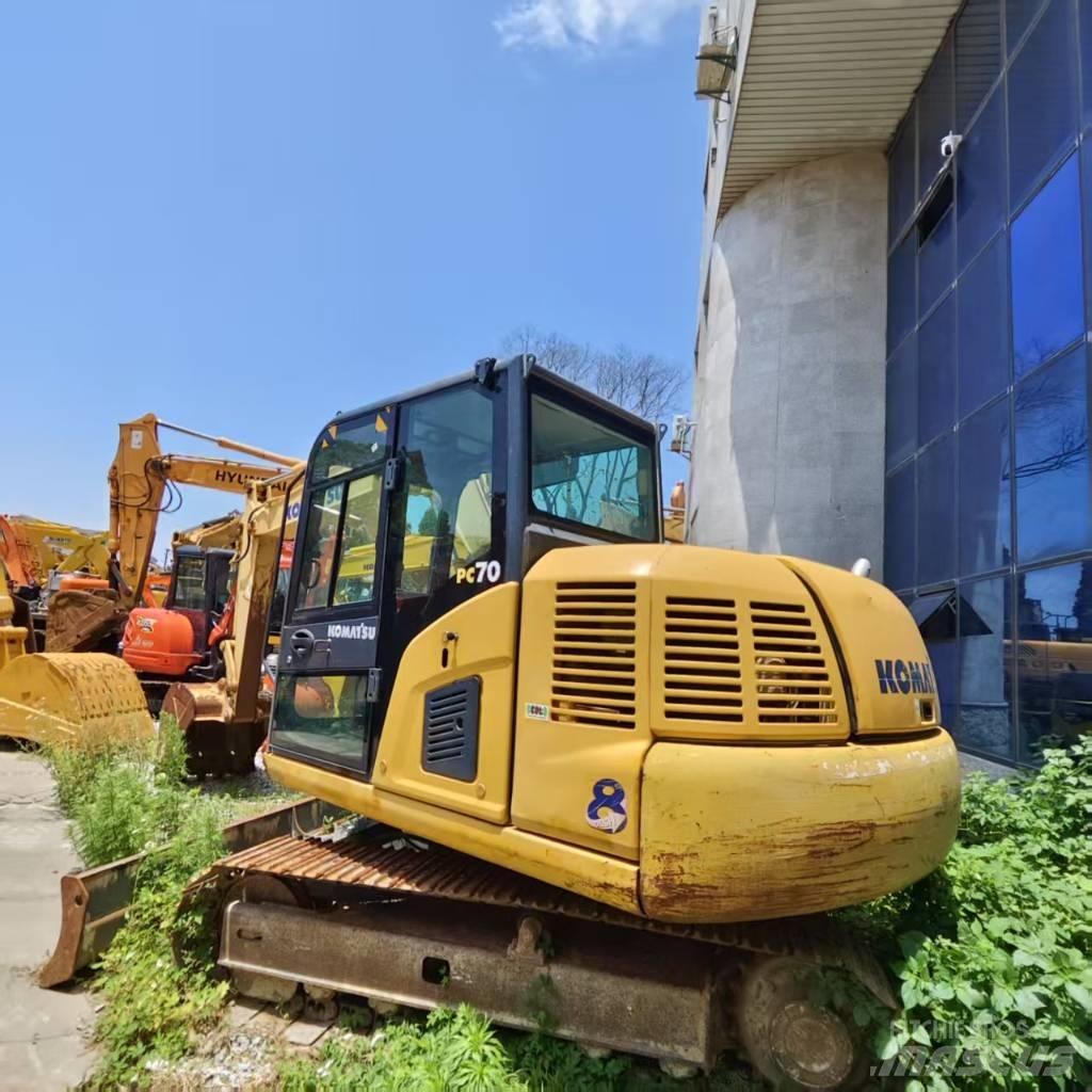 Komatsu PC 70-8 Roomikekskavaatorid