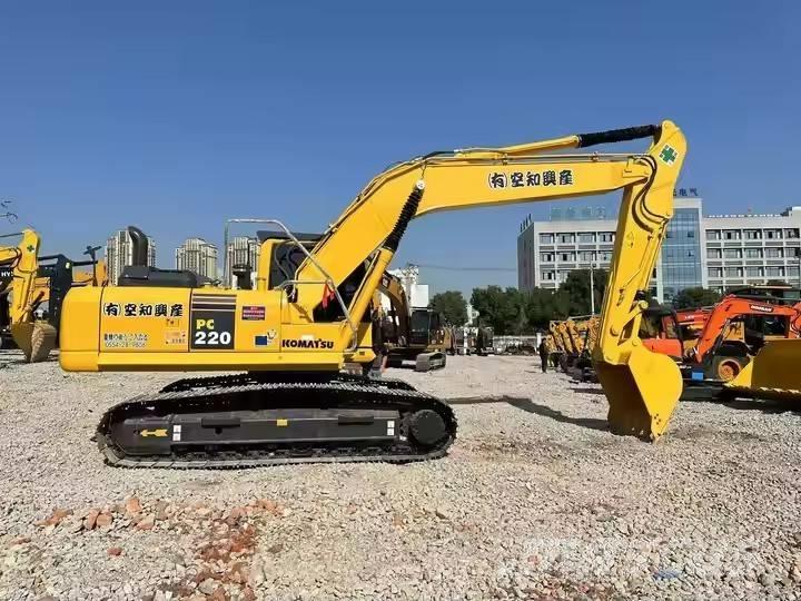 Komatsu PC 220 Roomikekskavaatorid
