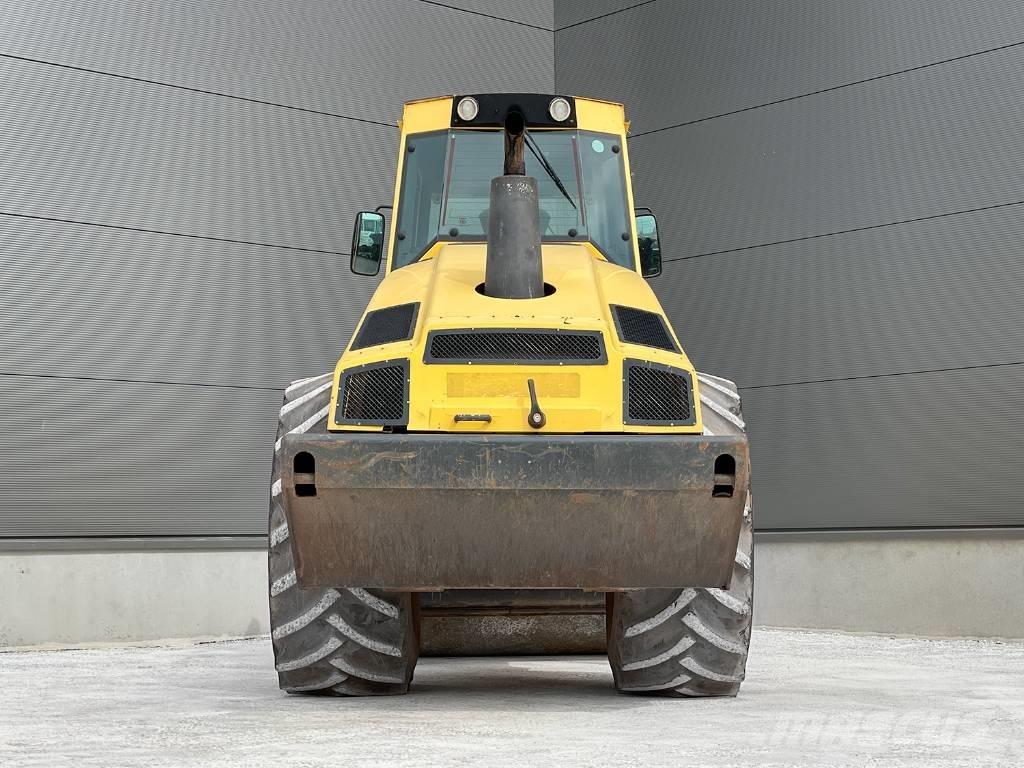 Bomag BW 213 DH-4 Ühe trumliga rullid