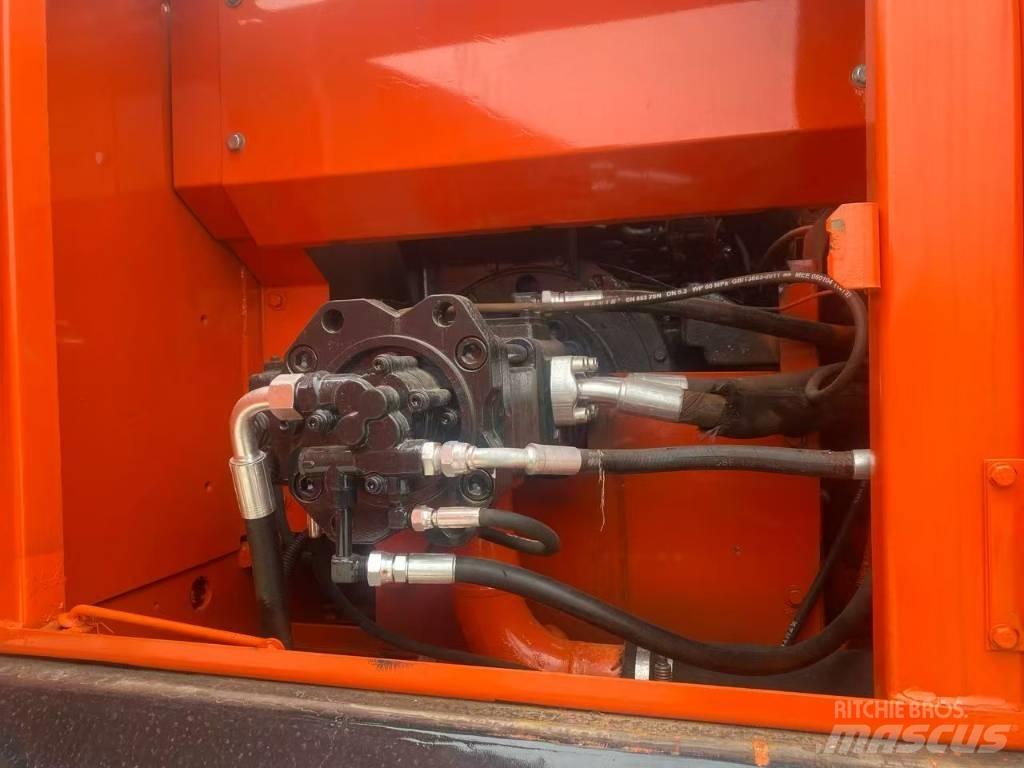 Doosan DX 225 LC Roomikekskavaatorid