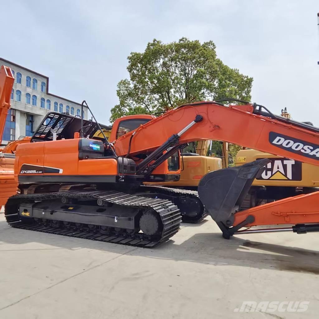 Doosan DX 225 Roomikekskavaatorid