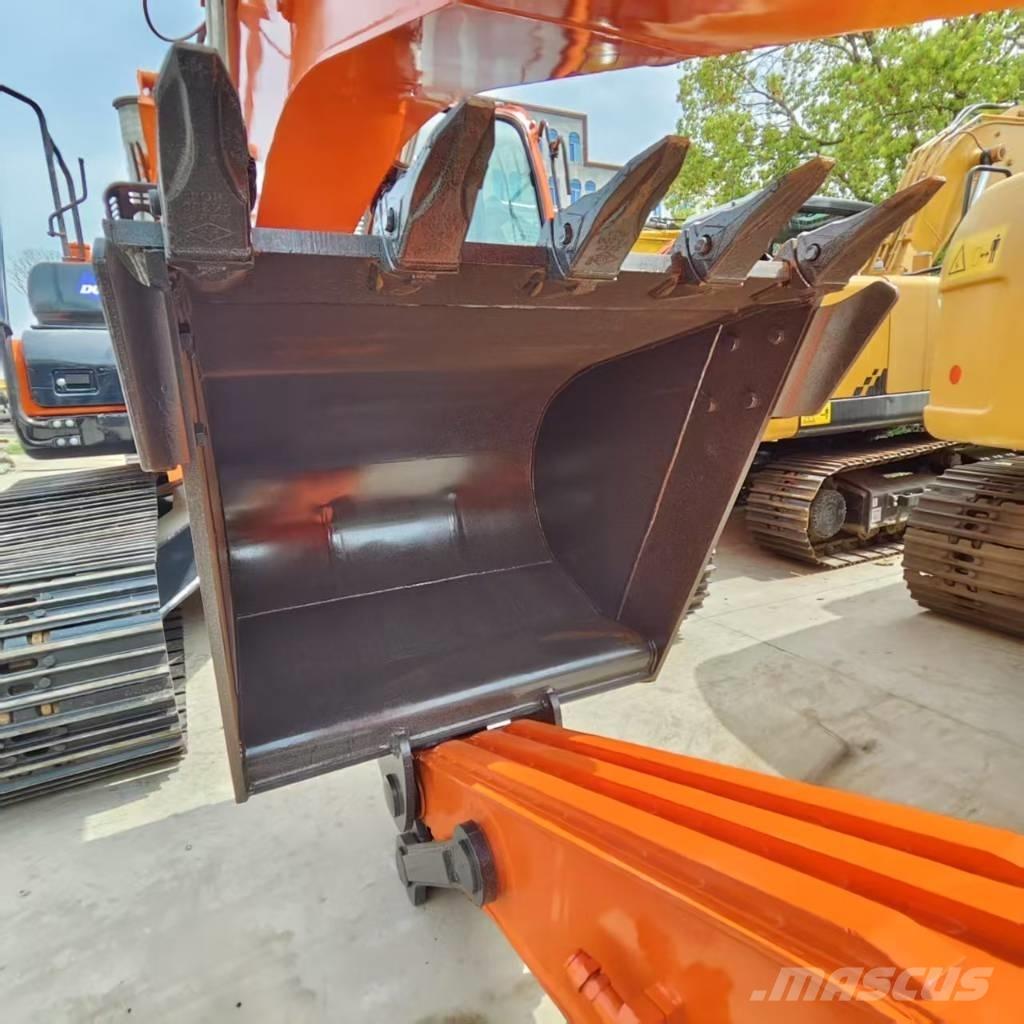Doosan DX 225 Roomikekskavaatorid