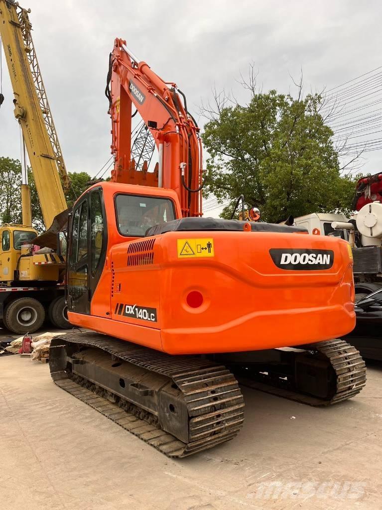 Doosan DX 140 LC Roomikekskavaatorid