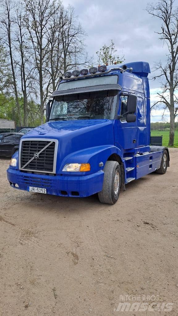 Volvo NH 12 Sadulveokid