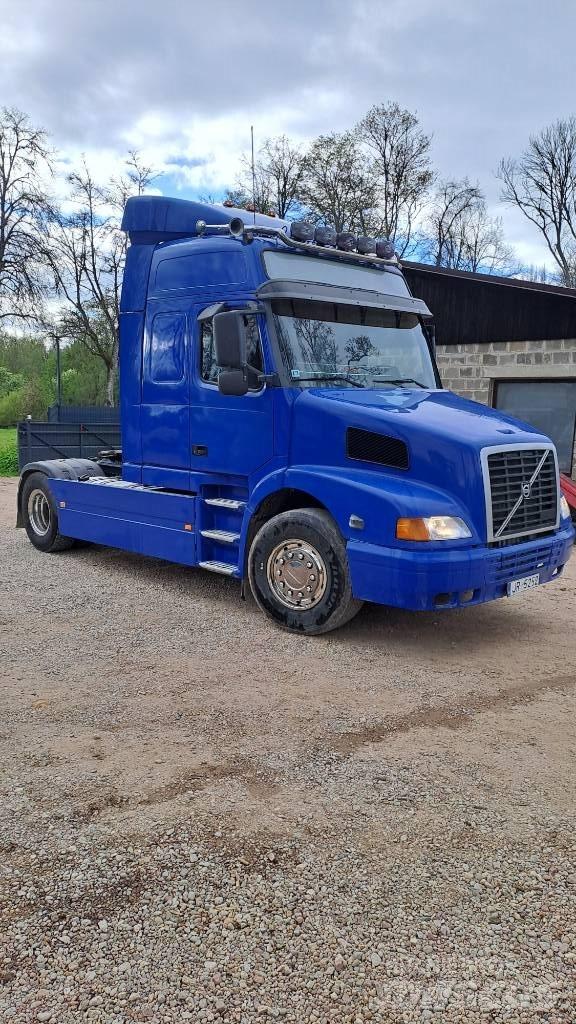 Volvo NH 12 Sadulveokid