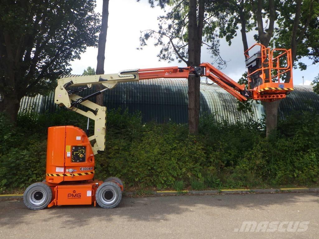 JLG E300AJP Iseliikuvad poomtõstukid