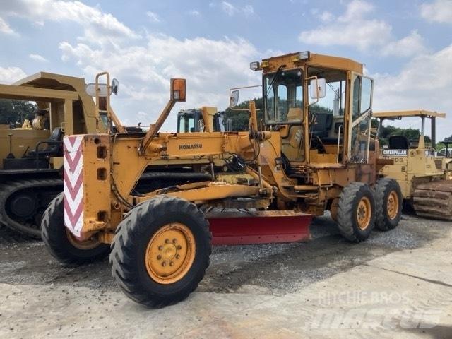 Komatsu GD 405 A-2 Greiderid