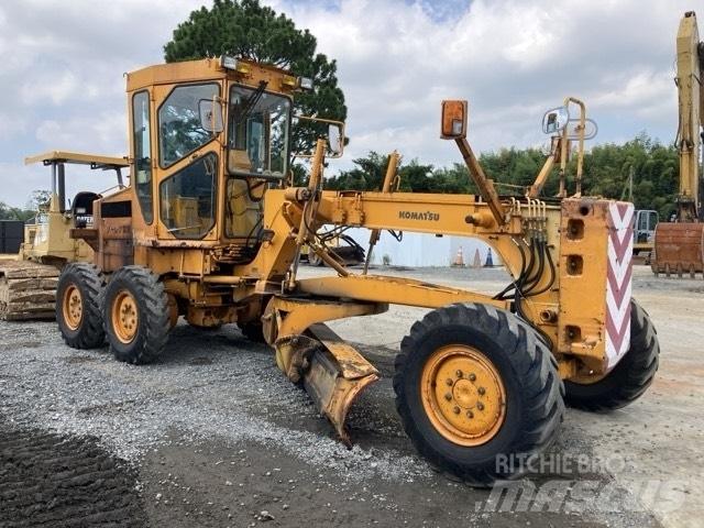 Komatsu GD 405 A-2 Greiderid