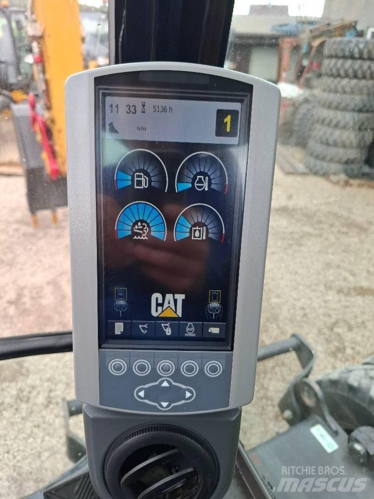 CAT 313 D Ratasekskavaatorid