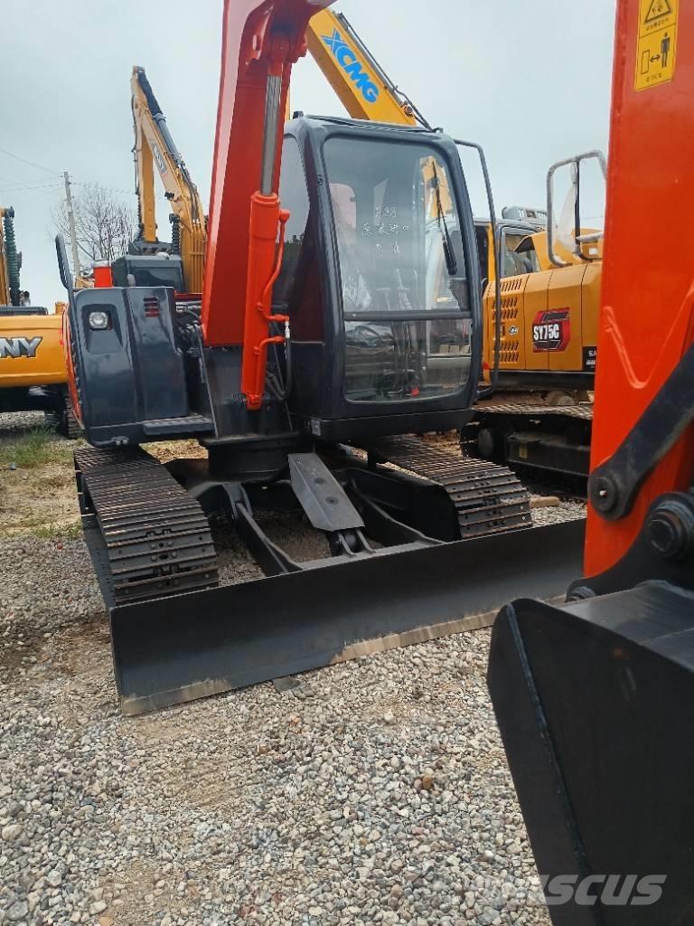 Hitachi ZX 70 Väikeekskavaatorid 7t-12t