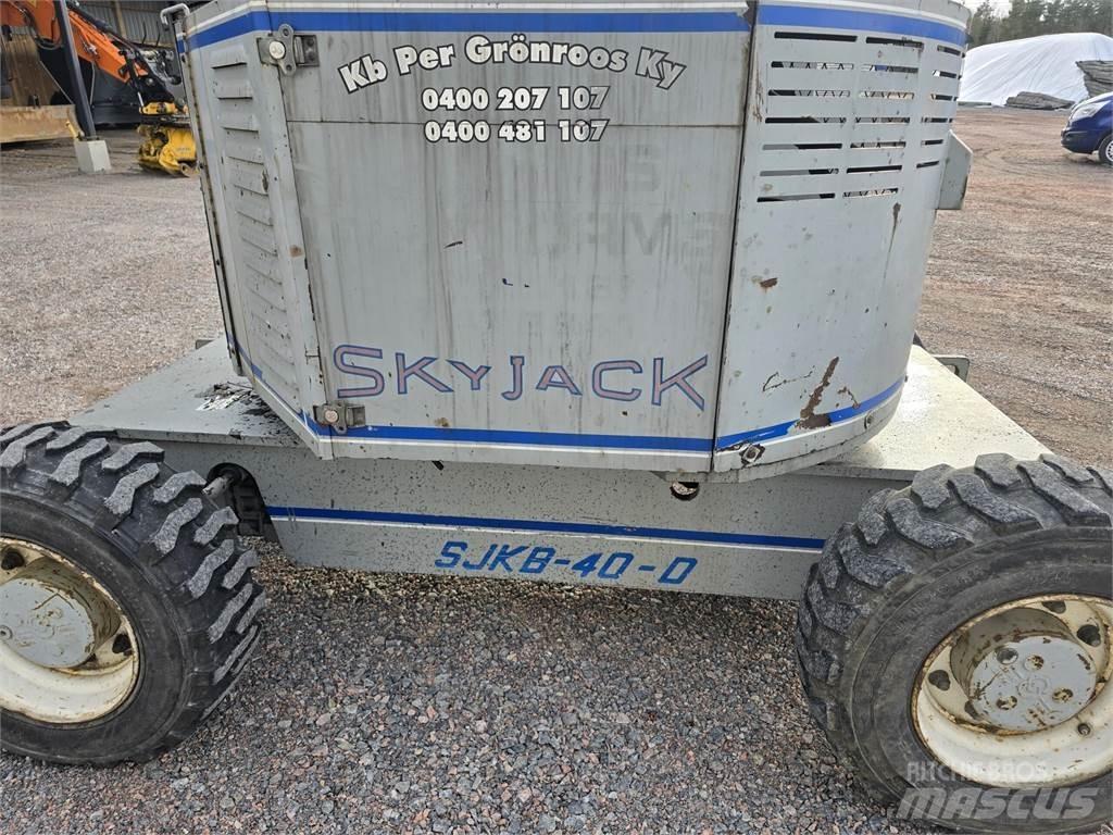 SkyJack SJKB-40-0 Iseliikuvad poomtõstukid